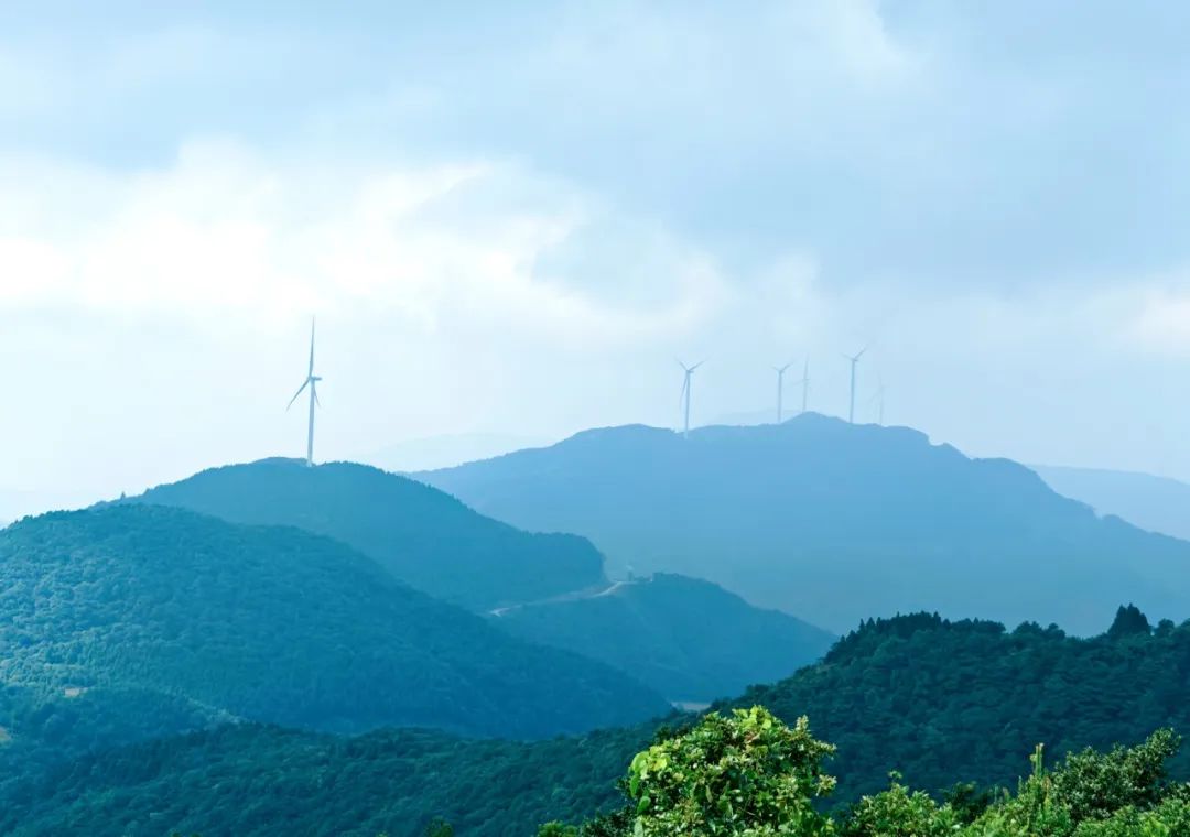 國家能源集團(tuán)廣西公司黨委書記、董事長李富軍赴天堂頂風(fēng)電場調(diào)研