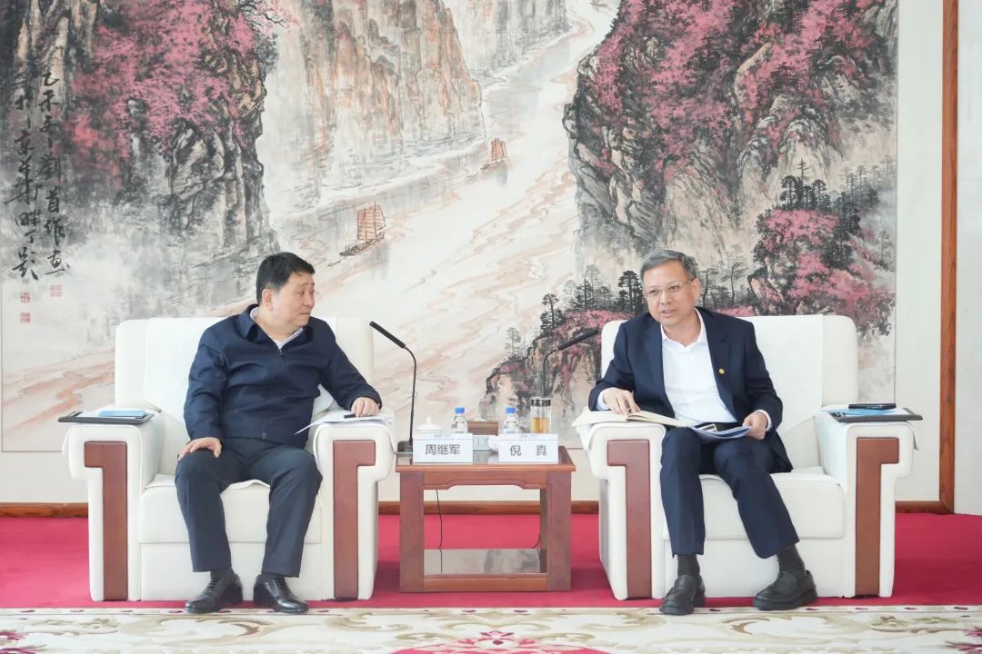中國能建黨委副書記、總經(jīng)理倪真與慶陽市市長周繼軍會談