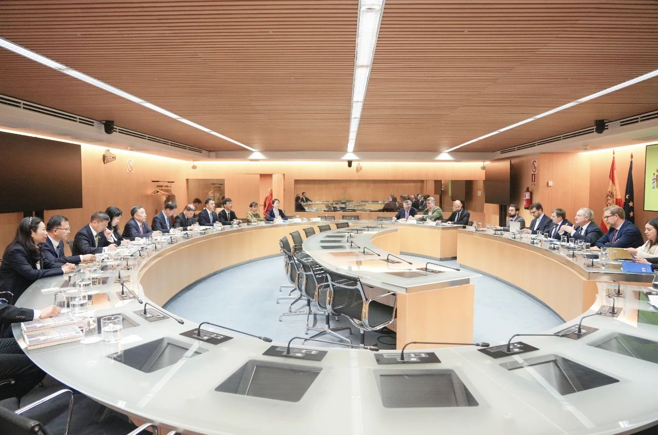 中國能建黨委書記、董事長宋海良與西班牙工業(yè)和旅游大臣霍爾迪·埃雷烏會談