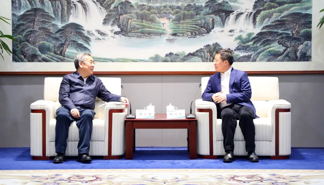 中國(guó)電氣裝備黨委書記、董事長(zhǎng)李洪鳳會(huì)見國(guó)家開發(fā)銀行戰(zhàn)略客戶部總經(jīng)理邵立波