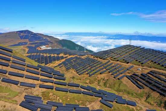 云南昭通羊窩頭、八棵樹光伏項目135兆瓦全容量并網(wǎng)發(fā)電