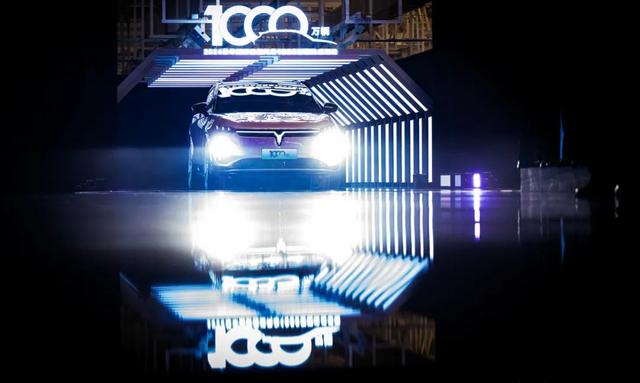 年產(chǎn)量破千萬，中國新能源汽車挑戰(zhàn)中前行