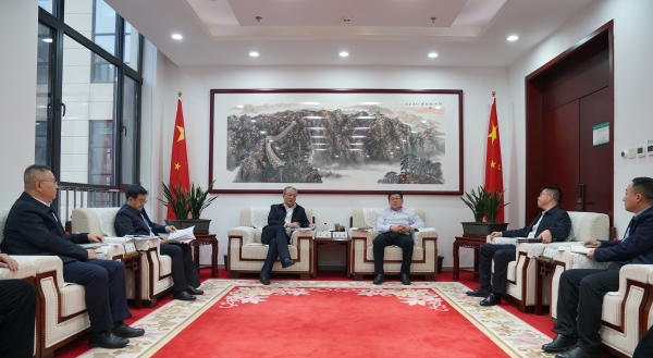 中國電建黨委副書記、總經(jīng)理王斌與內(nèi)蒙古電力集團(tuán)黨委書記、董事長張海峰會談