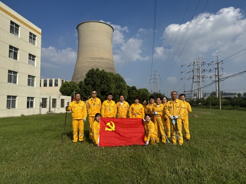 南京化學(xué)工業(yè)園熱電有限公司黨員先鋒在行動，廠外環(huán)境整治展擔(dān)當(dāng)