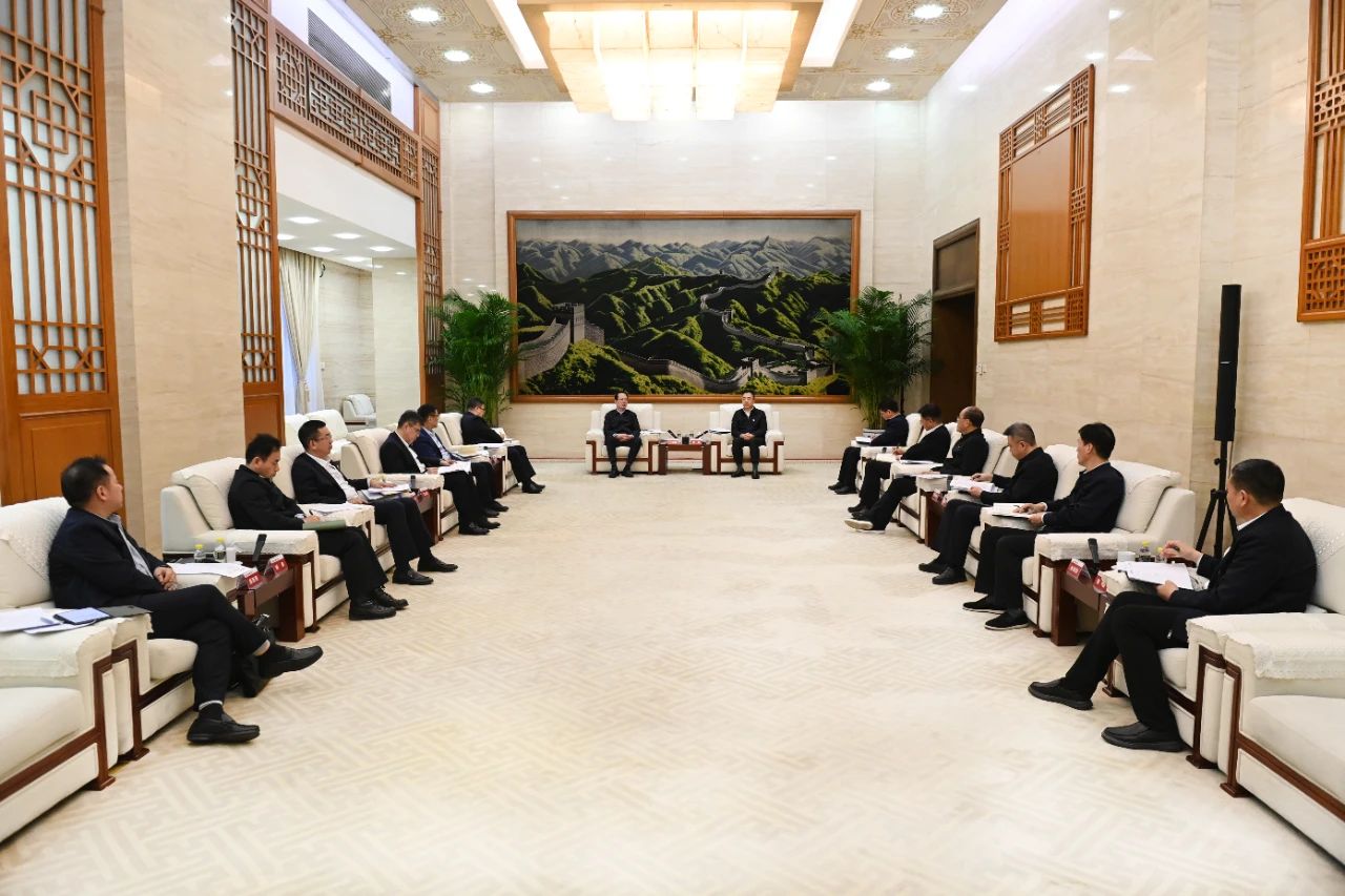 大唐集團黨組書記、董事長鄒磊與中國電建黨委書記、董事長丁焰章會談