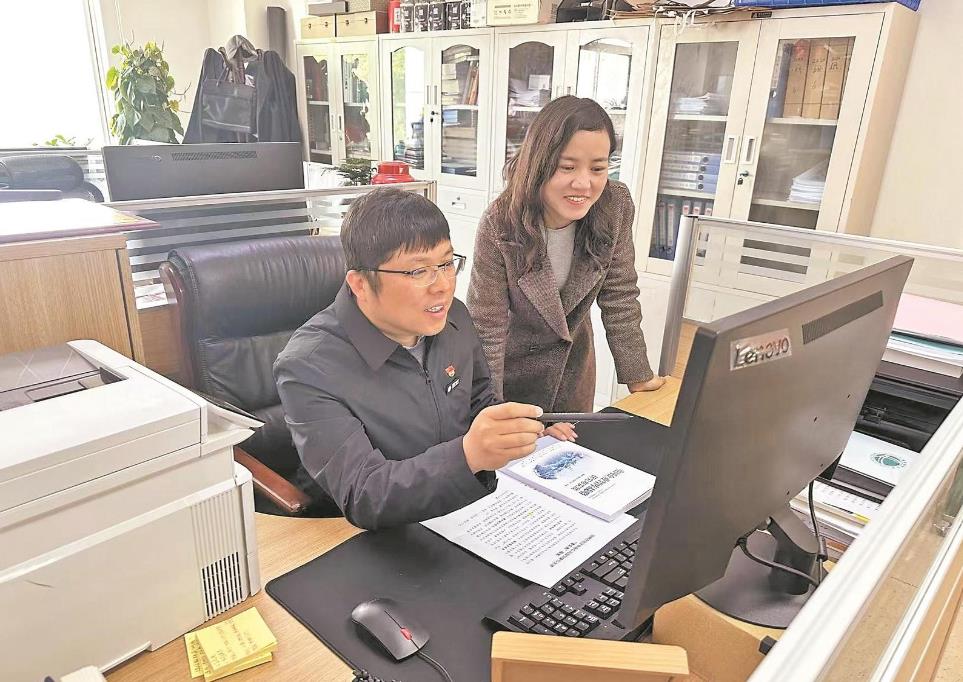 李洪偉：發(fā)揮專長援藏，助力智庫建設(shè)