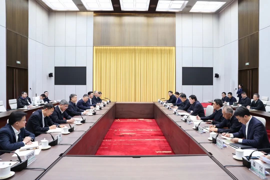 溫樞剛張文峰與國(guó)家電網(wǎng)董事長(zhǎng)張智剛、總經(jīng)理龐驍剛會(huì)談