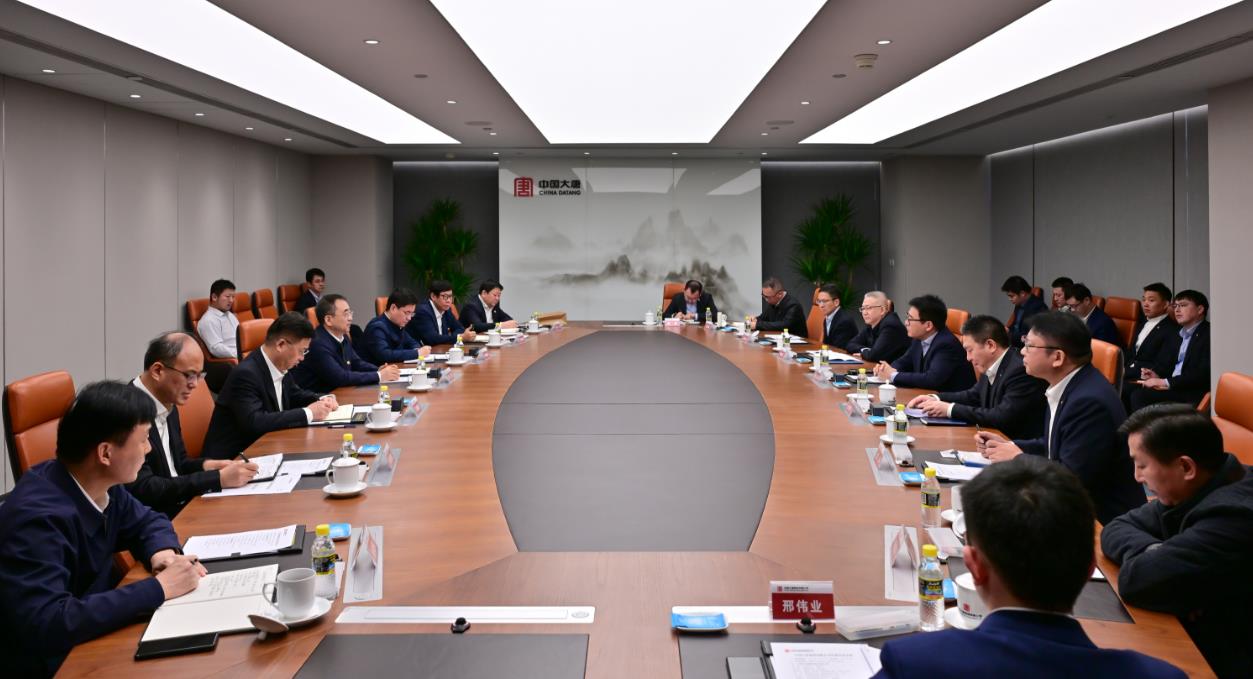 大唐集團黨組書記、董事長鄒磊與上海電氣黨委書記、董事長吳磊會談