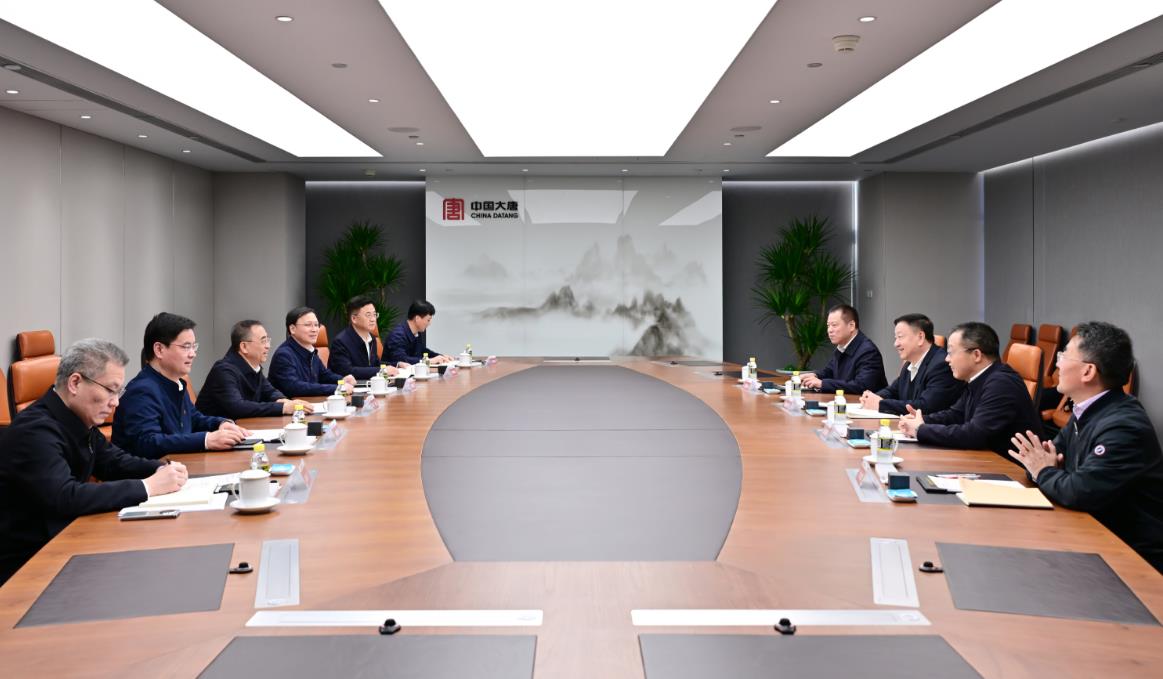 中國(guó)大唐董事長(zhǎng)鄒磊、總經(jīng)理張傳江與中廣核董事長(zhǎng)楊長(zhǎng)利、總經(jīng)理高立剛會(huì)談