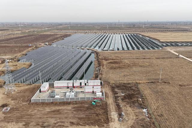 天津靜海區(qū)漁光互補光伏項目并網發(fā)電