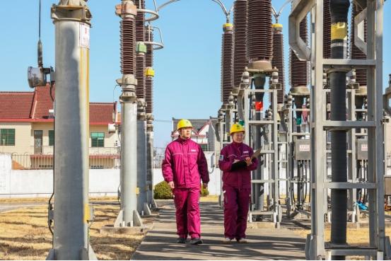 國網(wǎng)上海電力應(yīng)對(duì)蛇年首“凍” 3500余名搶修人員全天候待命