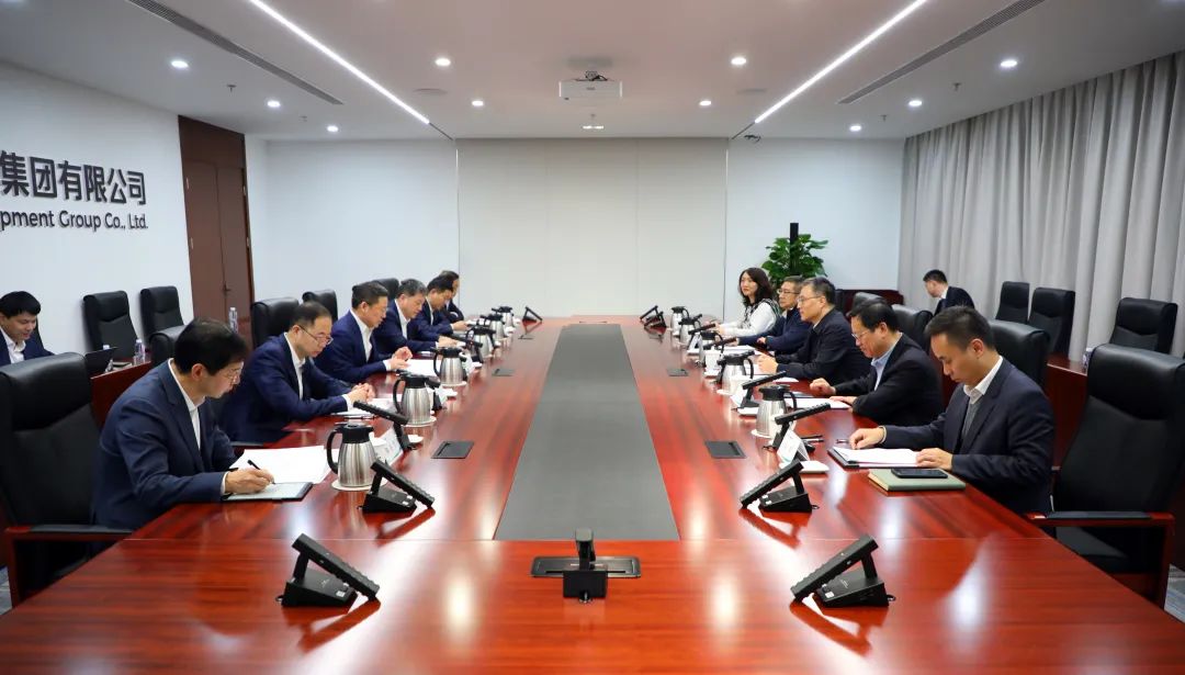 中國電氣裝備董事長李洪鳳、總經(jīng)理周群會(huì)見佛