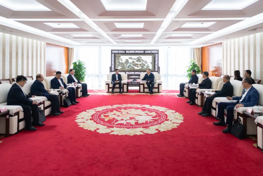 中國(guó)華電總經(jīng)理葉向東與山東能源集團(tuán)黨委書(shū)記、董事長(zhǎng)李偉舉行會(huì)談