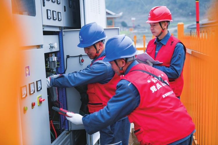 貴州電網6000萬元建設配電網 消除臺區(qū)重過載低電壓問題