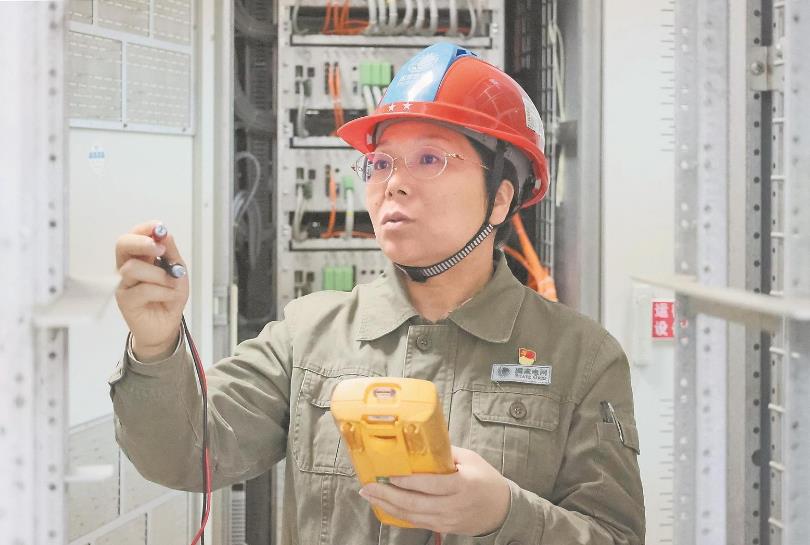 【國網(wǎng)特等勞?！奎S瑤玲：核心技術(shù)抓在手，國產(chǎn)化改造帶頭干