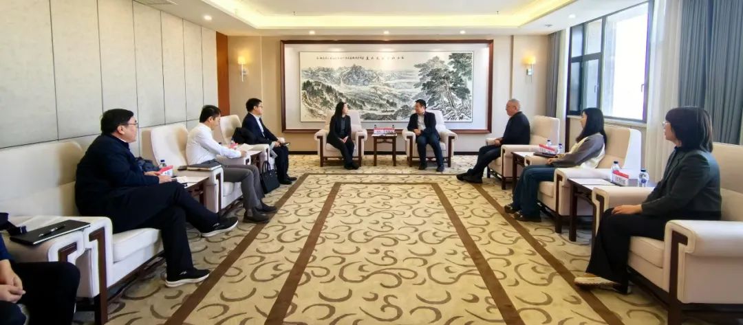 中國農(nóng)業(yè)銀行吉林省分行黨委委員、副行長兼長春分行黨委書記、行長曹紅一行拜訪華電吉林公司