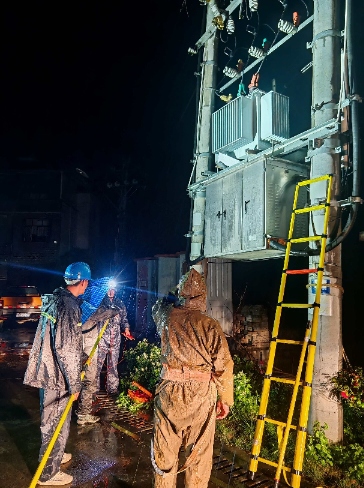 湖北通城：驚雷過(guò)后，150戶停電無(wú)訴求