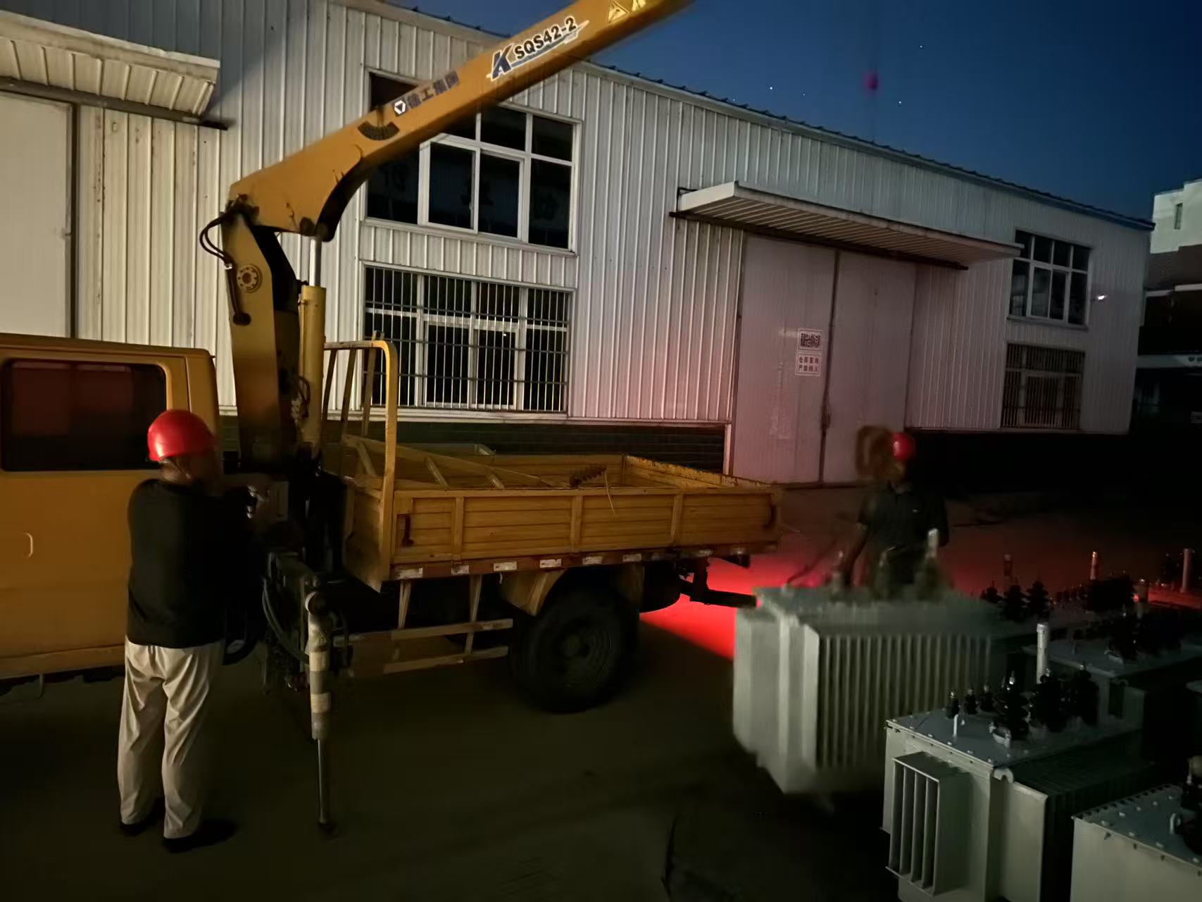 國網(wǎng)泌陽縣供電公司：24小時物資保障"閃電戰(zhàn)"  守護高溫下的清涼