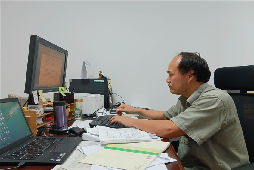 【老兵退伍  初心不改】周志勇： 執(zhí)筆如槍?zhuān)麨槿f(wàn)家燈火寫(xiě)春秋