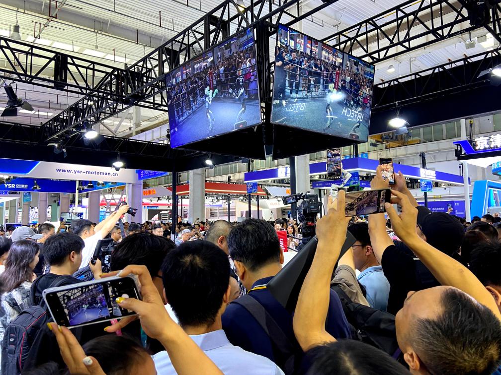 在北京，見證一場(chǎng)機(jī)器人的“狂歡”