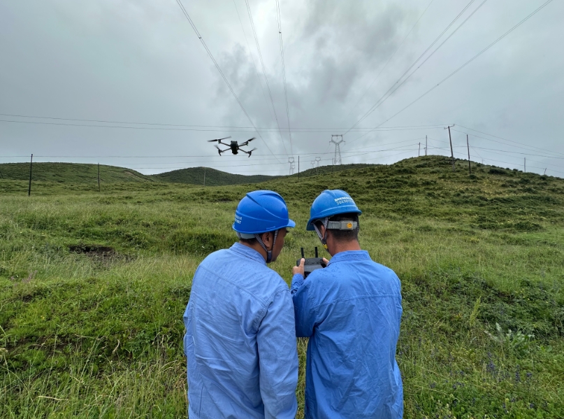 國網(wǎng)青海超高壓公司無人機"鷹眼"護航電網(wǎng)迎峰度夏