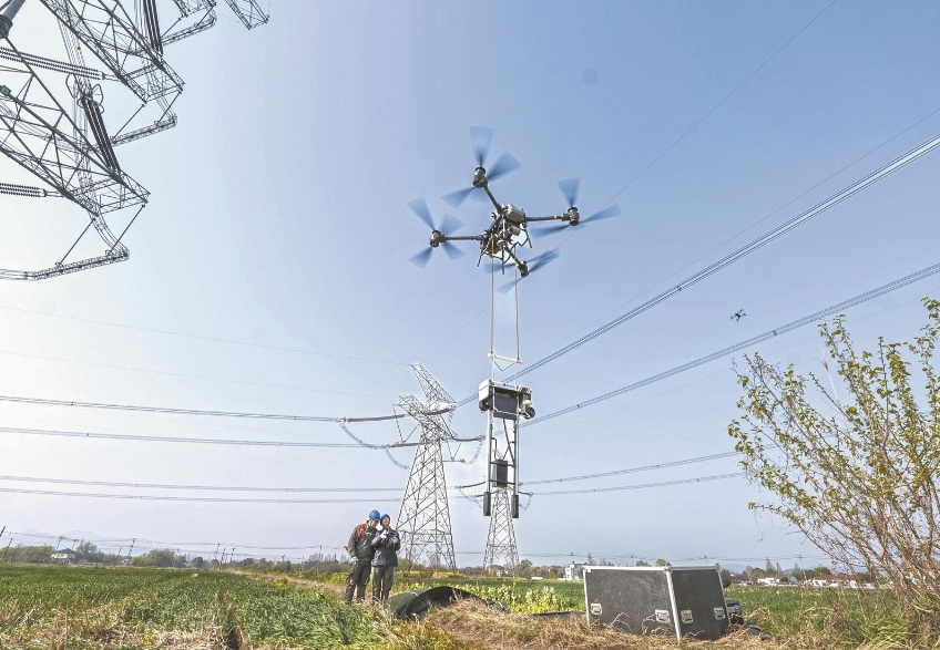 浙江湖州供電公司研制輸電線路X射線檢測(cè)機(jī)器人 高效檢查輸電線路“關(guān)節(jié)”